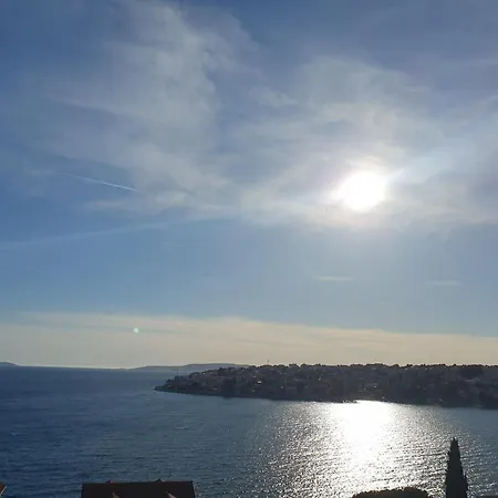 Apartment Wind