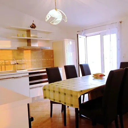 Apartment Wind