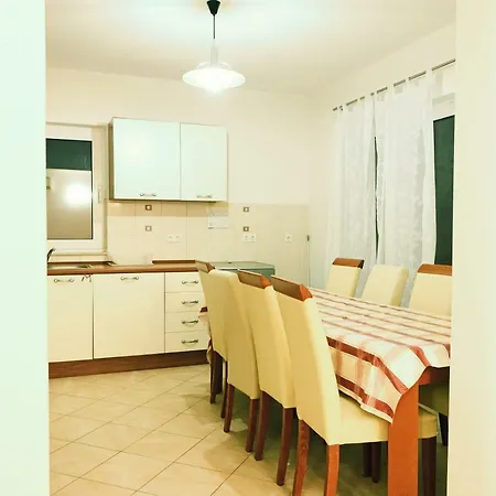 Apartment Wind
